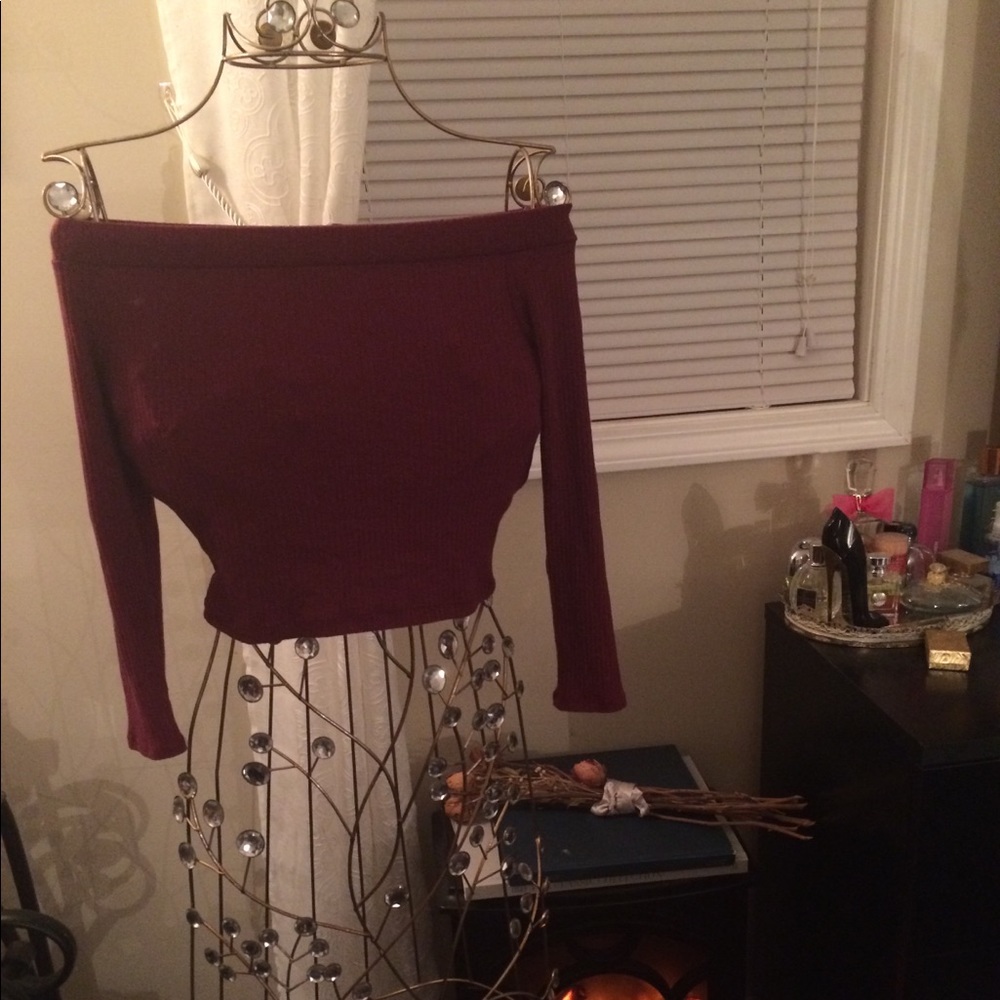 Off shoulder ribbed crop top